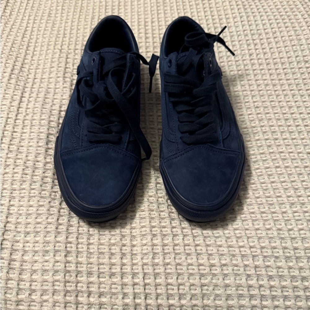 Suede navy blue vans size 8.5, brand new never worn. No tags no box
